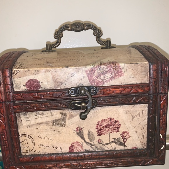 Mini Cursive Writing Chest - Picture 2 of 3